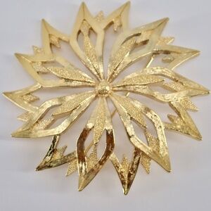 Monet Signed Starburst MCM Brooch Atomic Floral Gold Tone Textured Dome Pin 2.5"